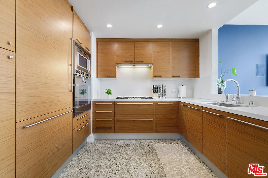 1 bed, 2.0 bath, 1160 sqft, $6,900 — Photo 4