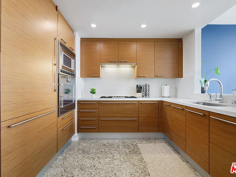 900 W Olympic Blvd #32G — Photo 7