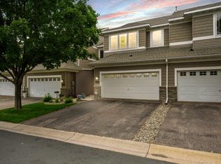 9796 Cupola Ln, Eden Prairie, MN 55347