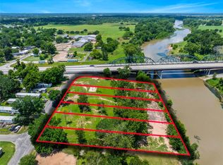938 Robson St, Columbus, TX 78934