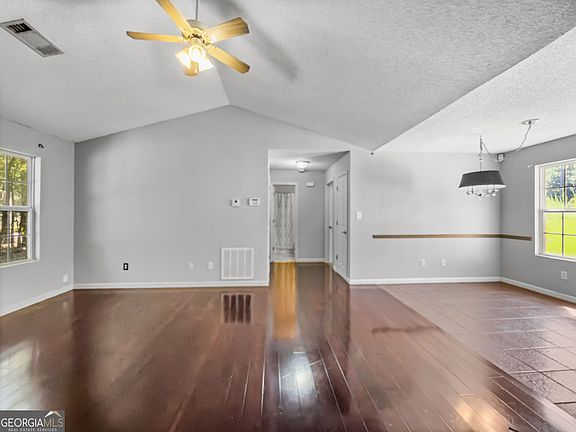 4th image of 178 Sims Rd