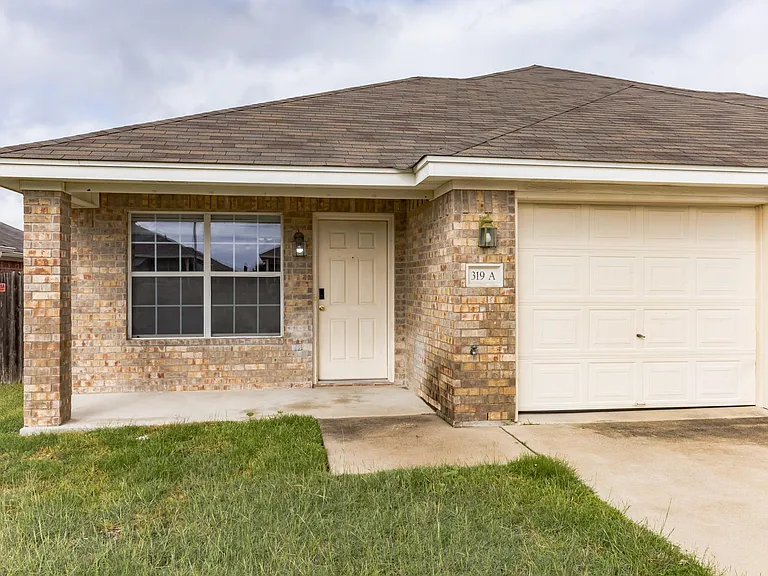 319 Cedar Ridge Dr #A — Photo 2