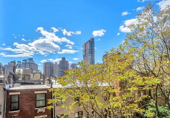 3rd image of 20 W 72nd St #606