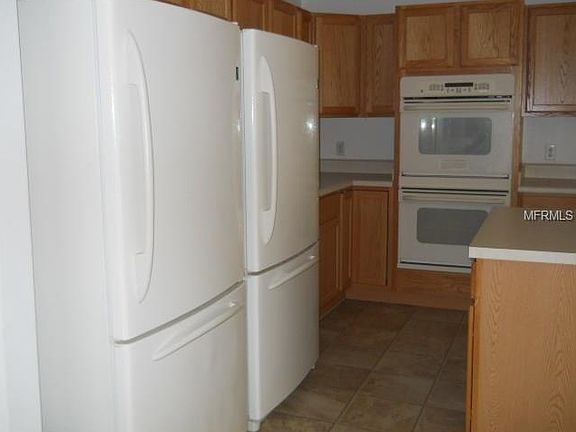 4th image of 410 Barlyn Ave
