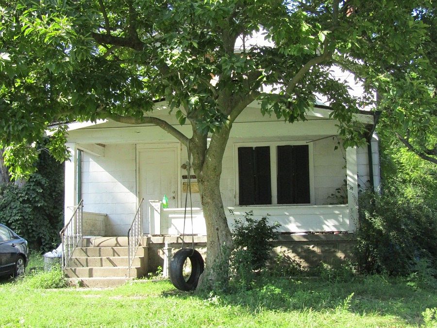 1st image of 2150 Lamont Ave
