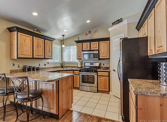 3rd image of 1408 W Green Hedge Way
