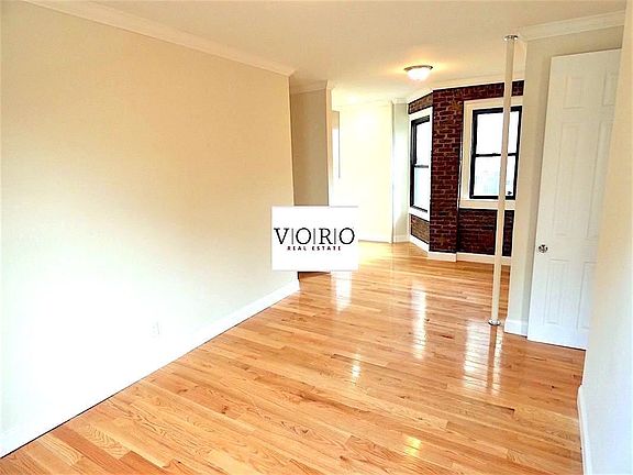 5th image of 2105 33rd St APT 3D