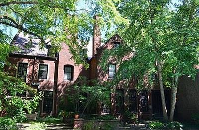 3rd image of 2590 Fairmount Blvd