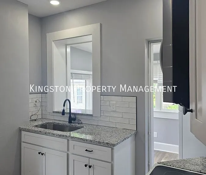 451 E Maxwell St #4 — Photo 3