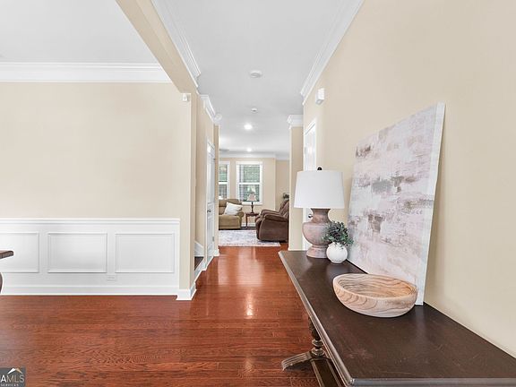 2nd image of 526 Rokeby Dr