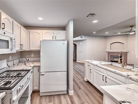 4th image of 2050 W Warm Springs Rd Unit 312