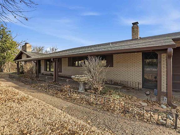 2nd image of 1916 Rose Ln