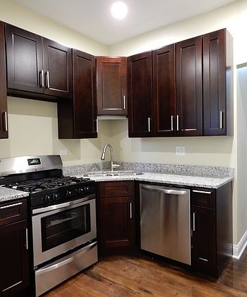 3rd image of 4717 W Congress Pkwy