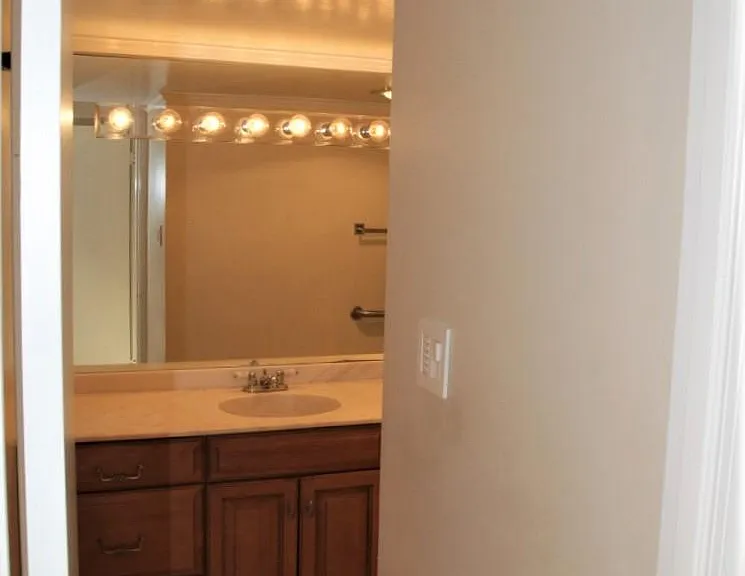 1800 Old Meadow Rd #806 — Photo 23