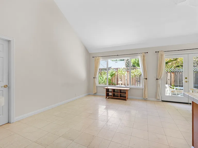 2340 Park Ave — Photo 3