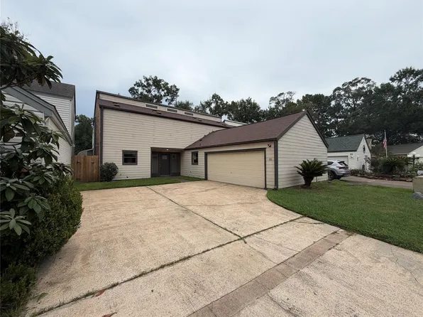 1746 Cloister Dr APT 32, Crosby, TX 77532