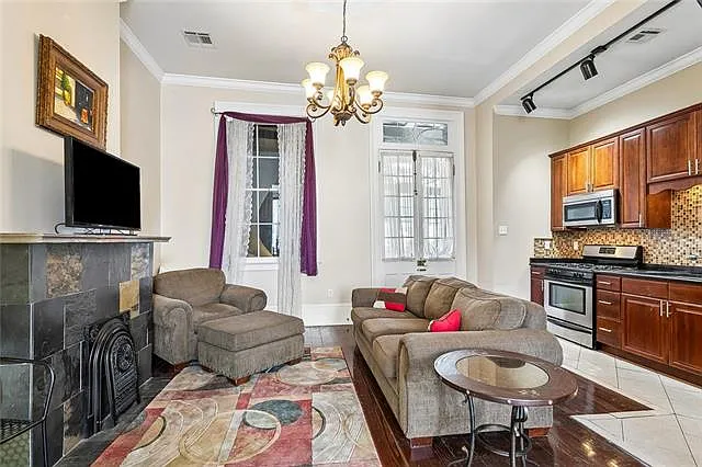 1 bed, 1.0 bath, 721 sqft, $1,650 — Photo 3