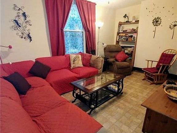 5th image of 330 Ophelia St #11028317