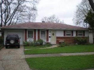 145 Wilshire Dr, Wheeling, IL 60090