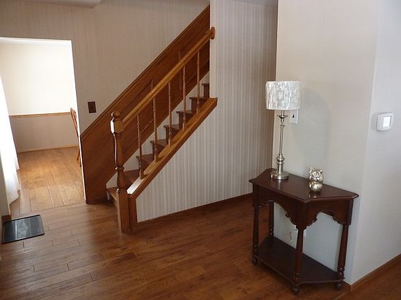 4th image of 879 Munroe Cir S