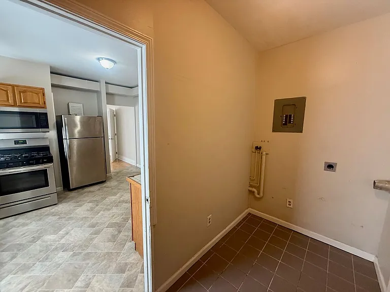 23 Millbury St — Photo 11