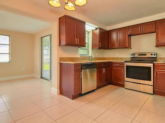 4th image of 1031 Clairborne St