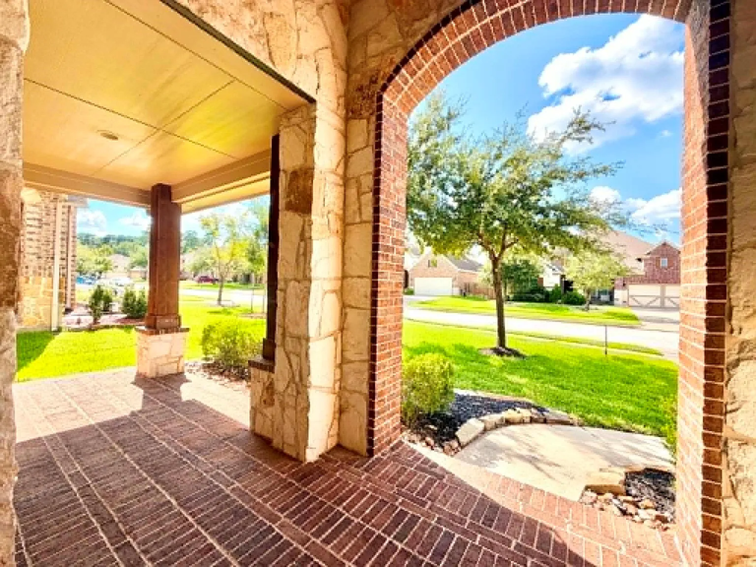4 bed, 3.5 bath, 2870 sqft, $3,600 — Photo 2