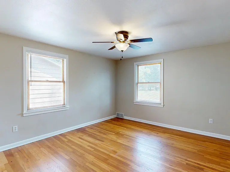 2633 Hunt St — Photo 9
