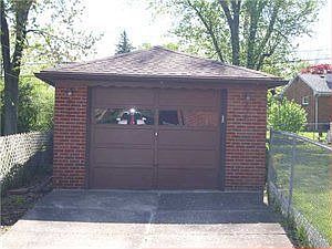4th image of 542 Roycroft Blvd