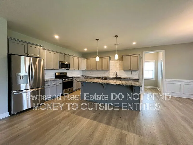 4 bed, 3.5 bath, 2701 sqft, $2,745 — Photo 4