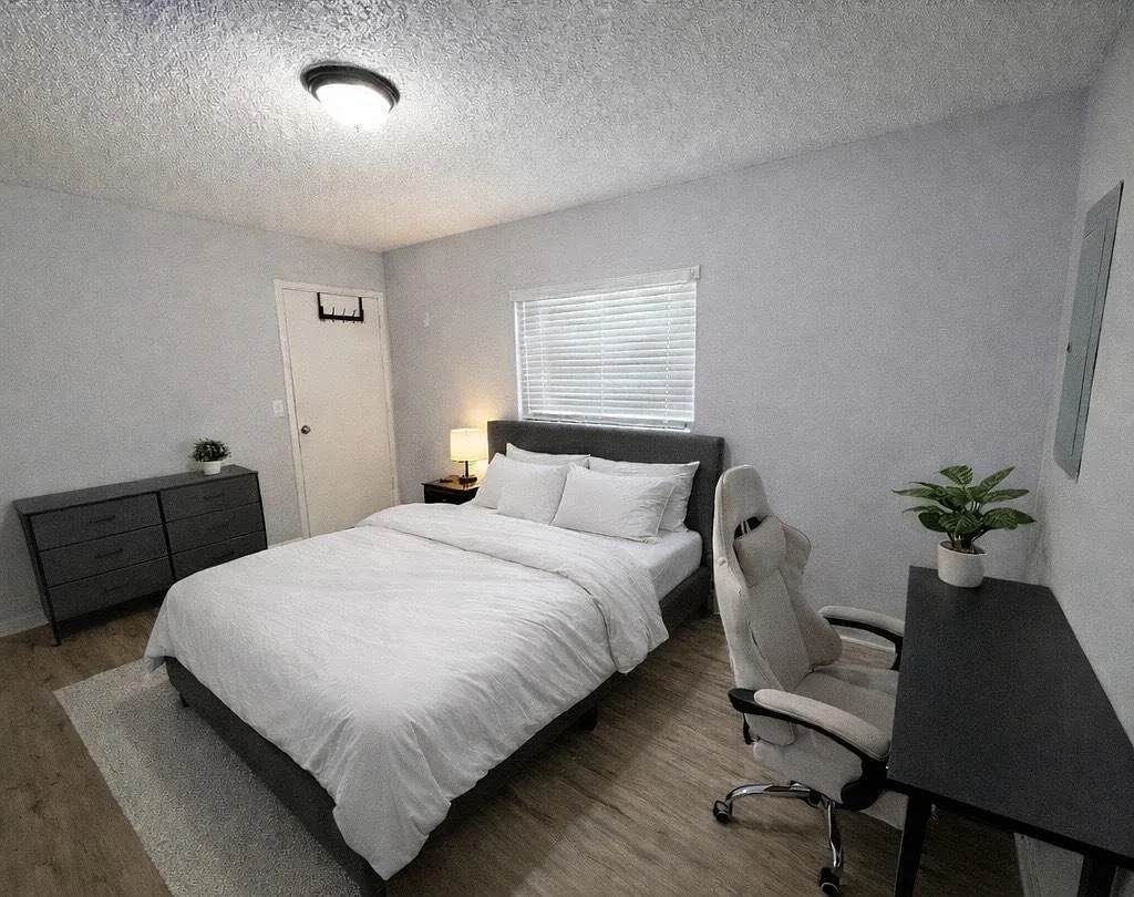 4 bed, 4.0 bath, 3444 sqft, $758 — Photo 2