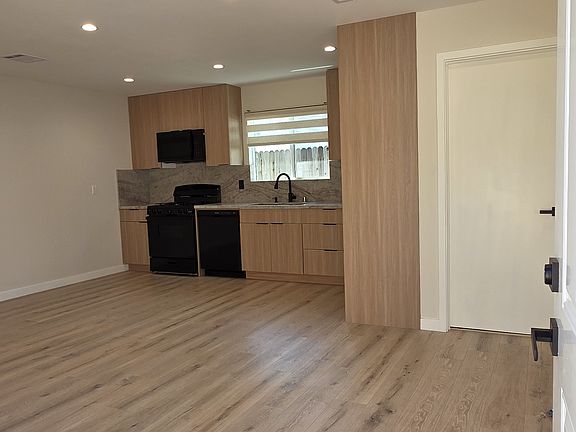 3rd image of 419 Raymond Ave