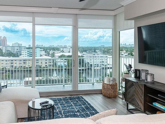 4th image of 3020 NE 32nd Avenue #725