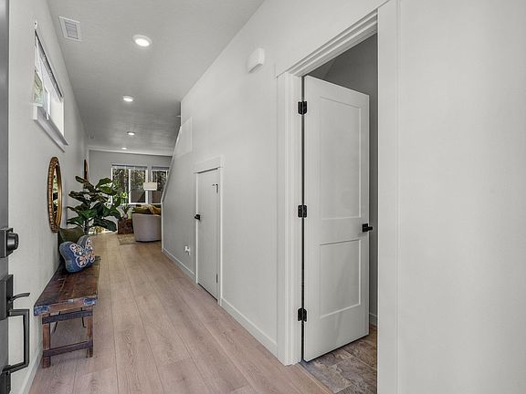 4th image of 545 NW 29th St