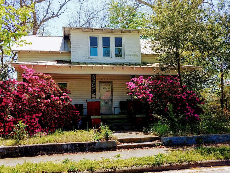 1st image of 825 Fleming St