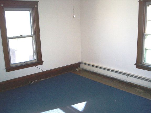 5th image of 610 Valley St
