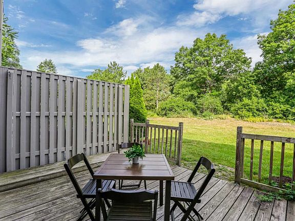4th image of 767 Peninsula Ct