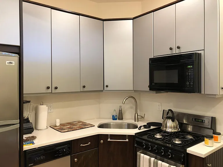 12311 Rockaway Beach Blvd #4E — Photo 9