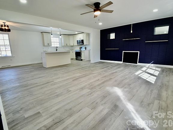 2nd image of 2903 Forbes Rd