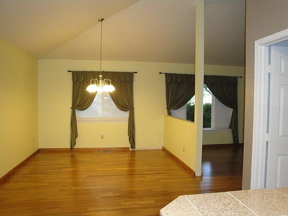 3rd image of 735 Ponderosa Dr