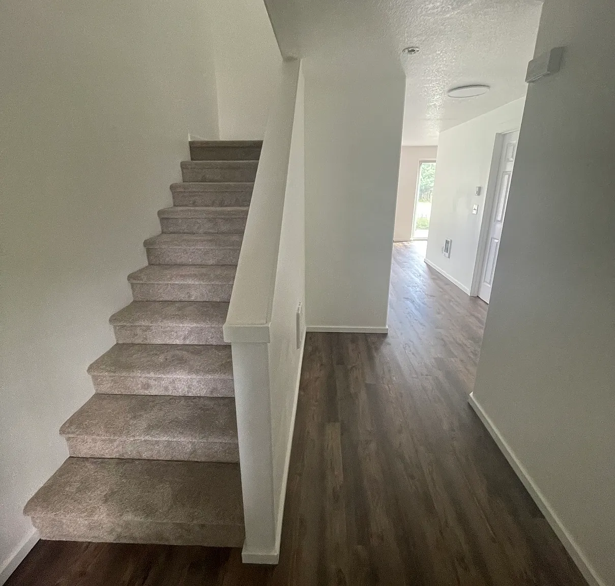 3 bed, 1300 sqft, $2,300 — Photo 2
