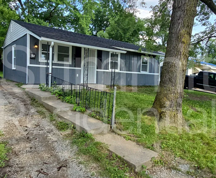 3911 Oakley Ave — Photo 2