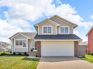 320 Terrace Dr, Waukee, IA 50263