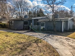 495 Shelbourne Rd, Grosse Pointe Farms, MI 48236