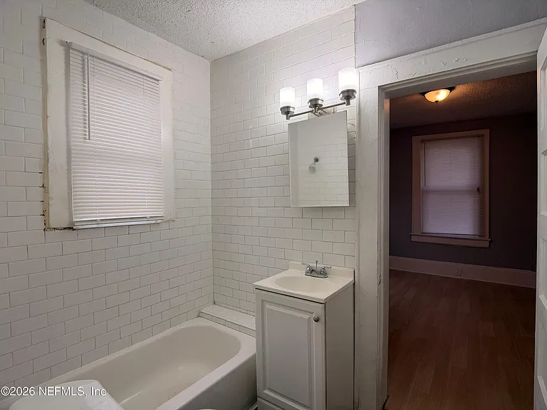 511 Ivy St — Photo 11