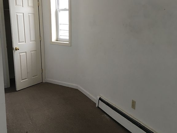 3rd image of 811 Montgomery St #301