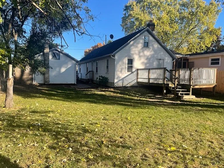 2304 Clark St — Photo 19