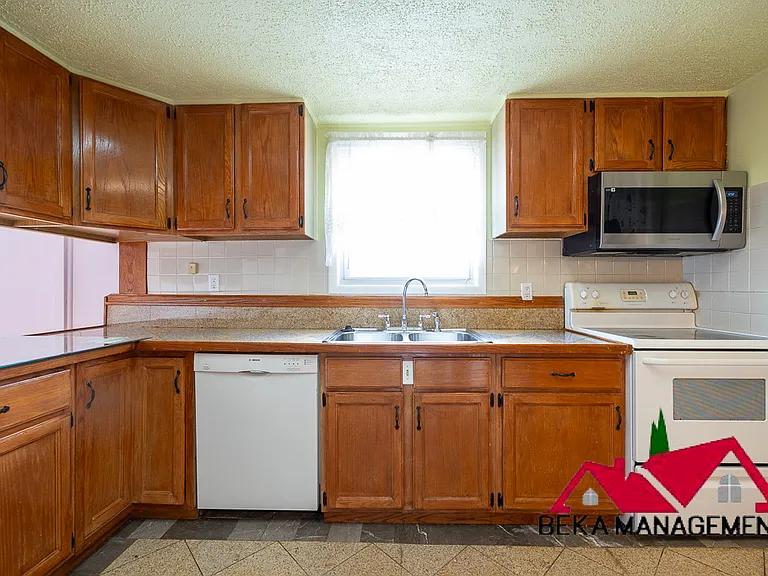 26627 Rialto St — Photo 9