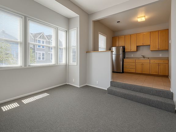 3rd image of 606 Oak St #1-2-5