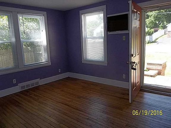 3rd image of 50 Brown Ave